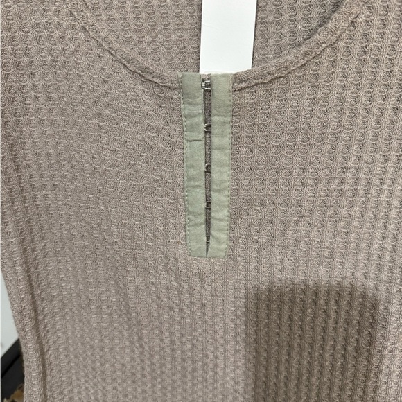 Sophie Rue Tan Ribbed Long Sleeve Blouse size small - Picture 6 of 7